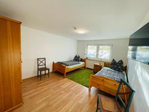 a living room with two beds and a window at Ferienwohnung Monteurwohnung Sulingen in Sulingen