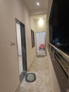 TV a/nebo společenská místnost v ubytování Shri Vyankatesh Bhakt Niwas