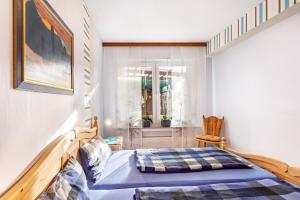 a bedroom with a bed and a window at Ferienoase Balve in Balve