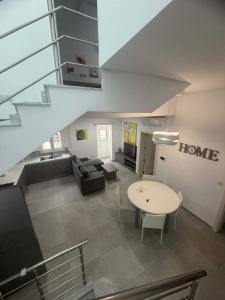 Khu vực ghế ngồi tại Tea Sliema Cozy House