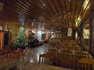 a restaurant with a christmas tree in the middle of a room at Kaamasen Kievari in Kaamanen