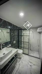 Et badeværelse på BUBBLES LUXURY CAMp