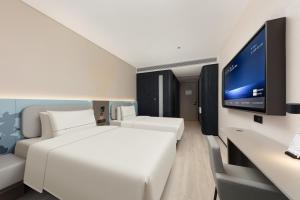 TV a/nebo společenská místnost v ubytování Atour Hotel Shanghai Wujiaochang Huangxing Road Subway Station