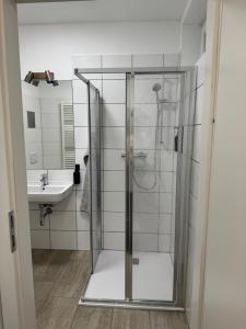 Un baño de Helles Garten-Apartment in Graz 9 fotos más