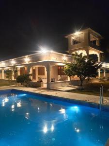 Hồ bơi trong/gần Padmavati Village Resort