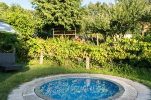 Um jardim no exterior de Quinta Do Crestelo Aparthotel