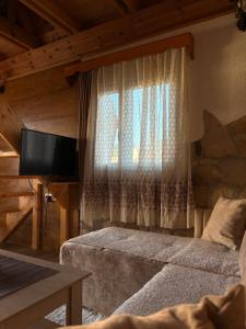 TV a/nebo společenská místnost v ubytování Vikendica My Home