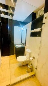 Ένα μπάνιο στο Hotel The Grace Residency ,DLF, Gomti Nagar Lucknow +37 φωτογραφίες