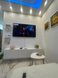 a living room with a tv on a white wall at Stan na dan Arte in Loznica +4 photos
