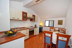 Kuchyň nebo kuchyňský kout v ubytování Apartment LILI + 13 fotografií