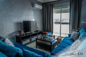 TV a/nebo společenská místnost v ubytování Modern seaside apartment