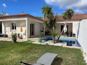 Πισίνα στο ή κοντά στο Coté piscine Villa plain pied