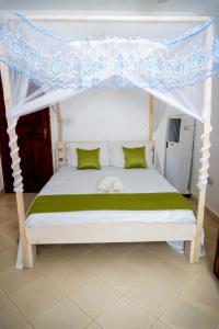 Postel nebo postele na pokoji v ubytování Marion's incredible 1 bedroom apartment