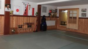 a room with a gym with wooden walls at Pokoje pod Turbaczem in Ostrowsko