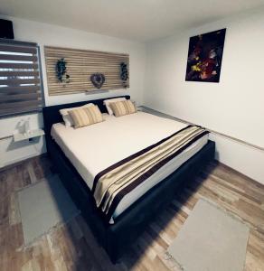 Ένα ή περισσότερα κρεβάτια σε δωμάτιο στο Apartma Tayana Piran - with affordable parking !!!