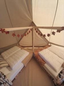 Postel nebo postele na pokoji v ubytování Belltent 't Bievink - buitengewoon overnachten