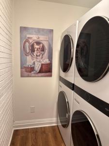 Ảnh trong thư viện ảnh của 5 BR 3 BA Pool HotTub Fire pit 10 min downtown CLT ở Charlotte