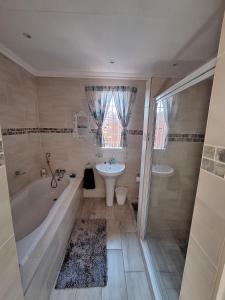 Et badeværelse på Greenshields Park Guesthouse