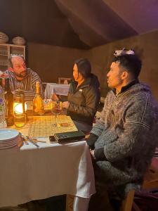 a group of people sitting at a table at Luxury camp in Hassilabied