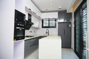 Gallery image of Triple E Résidence in Nikawatawana