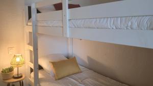 Postel nebo postele na pokoji v ubytování Apartment 4-6 personnes avec Piscine Demeure De la Massane