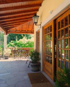 Um jardim no exterior de Quinta Do Crestelo Aparthotel