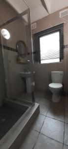 Ванная комната в HAPPY PLACE @ 3 +30 фотографий