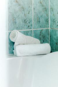 Billede fra billedgalleriet på Haworth Stone Cottage with Log Burner and Valley Views i Haworth