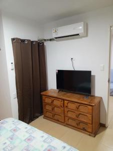 Et tv og/eller underholdning på Comfortable and Excellent Location