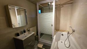 Et badeværelse på Chez Fretz + 17 billeder