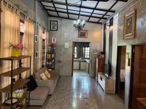 Køkken eller tekøkken på Wongtawan House with comfortable relaxing time