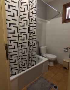 Et badeværelse på Apartment in Elatochori - O Elato