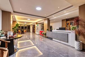 Khu vực ghế ngồi tại Jade Peak Hot Spring Villa