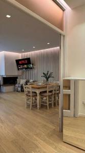 Et opholdsområde på Respiro - deluxe apartment - super central - only real beds - wifi airco TV65