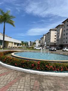 a fountain in the middle of a city at VOG Torres do Sul Litoral Ilhéus in Ilhéus