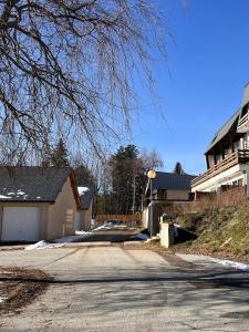 an empty street with a house and a basketball hoop at Loft-chalet 12 pers - Billiards - Cinéma - 10 min ski in La Cabanasse
