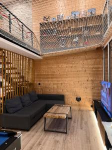 a living room with a couch and a table at Loft-chalet 12 pers - Billiards - Cinéma - 10 min ski in La Cabanasse