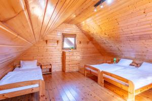 Postel nebo postele na pokoji v ubytování Kakadu domki letniskowe Niechorze