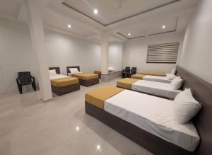 En eller flere senge i et værelse på Hanuman Heritage