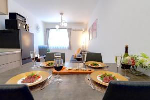 a table with two plates of food and wine glasses at sunshin dream in Osaka