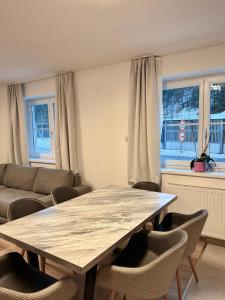 Un lugar para sentarse en Appartement Kodra 14 fotos más