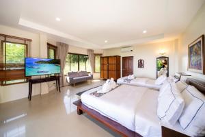 Et tv og/eller underholdning på Chaweng Bay View Resort by Smith & Appy