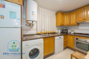 Køkken eller tekøkken på 3 Bed 2 Bath Apartment Los Pinos