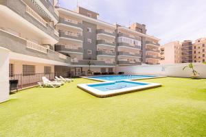 Swimmingpoolen hos eller tæt på 3 Bed 2 Bath Apartment Los Pinos