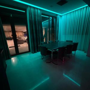 Кровать или кровати в номере Luxury villa with Pool and Jacuzzi