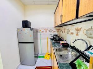 Η κουζίνα ή μικρή κουζίνα στο Fully Furnished Studio Near Exibition Center Abu Dhabi