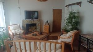 a living room with a table and a fireplace at Hostal y Cabañas Vientos del Sur in Puerto Ingeniero Ibáñez