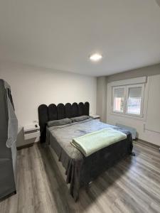 En eller flere senge i et værelse på Alojamiento confort