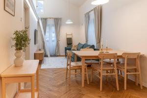 a dining room and living room with a table and chairs at Fellin Apartment in Viljandi
