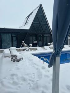 Qafqaz Mountside Chalet trong mùa đông